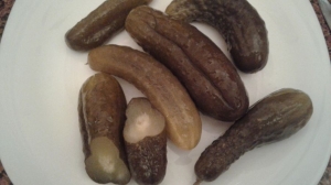 Кисло-сладкие консервированные огурцы с уксусом без стерилизации на зиму 