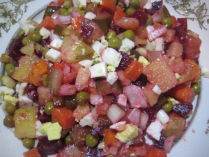 Винегрет с яйцами и солеными огурцами 