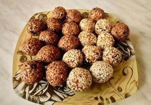 Конфеты из арахиса и сухофруктов 