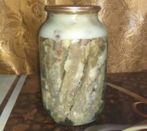 Консервированные свиные ребрышки 