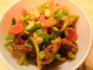 Корейский салат с говядиной и овощами 