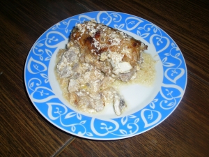 Крученики из свинины с капустой и грибной подливкой (мясные рулетики) 