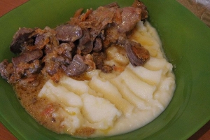 Куриные потроха в сметане 