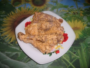 Курица на сковороде в розовом соусе 