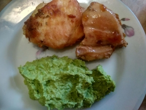 Курица с гороховым пюре 