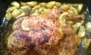 Курица целиком в духовке с медом, лимоном и чесноком 