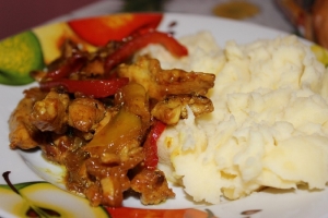 Курица в кисло-сладком соусе с овощами 