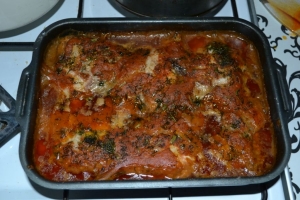 Курица в томатном соусе в духовке 