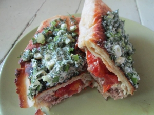 Лаваш с фаршем и помидорами 