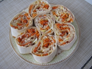 Лаваш с печенью трески и морковью 