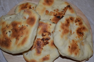 Лепешки Наан с чесноком в духовке 
