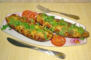 Лодочки из баклажан с грибами и сыром 