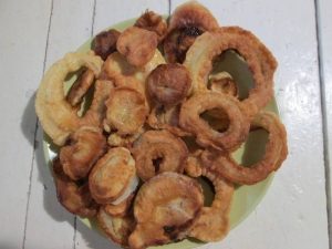 Луковые кольца в кляре 