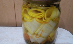 Маринованные кабачки слайсами 