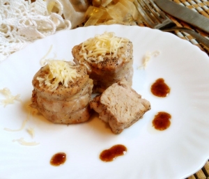 Медальоны из свинины в духовке 