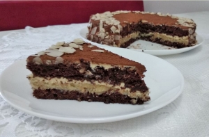 Миндальный торт с марципаном и карамельным кремом 