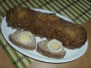Мясной рулет из фарша с яйцом в духовке: рецепт с фото 