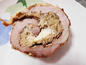 Мясной рулет с начинкой 