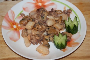 Морепродукты в сливочно-томатном соусе 