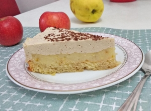 Муссовый торт с яблоками и карамельным муссом 