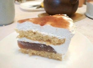 Муссовый торт с клубничным вареньем 