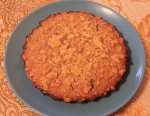 Насыпной пирог с клубничным вареньем на песочном тесте 