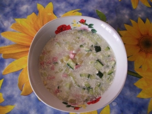 Окрошка с колбасой на минеральной воде 