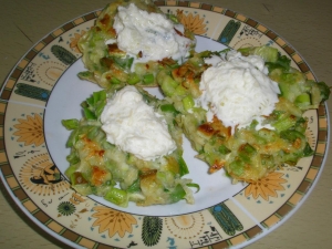 Оладьи из кабачков и картофеля с соусом Тартар 