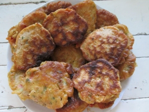 Оладьи из кабачков с помидорами 