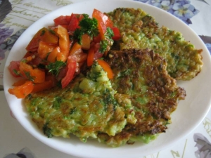 Оладьи из цветной капусты и брокколи 