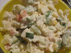 Оливье с кукурузой и курицей 