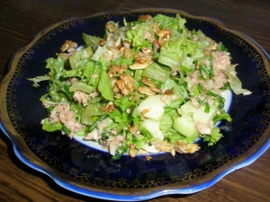 ПП салат с тунцом и гранолой 