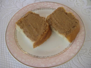 Паштет из куриной печени с морковью, луком и маслом 