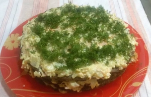 Печеночный торт из свиной печени с морковью и луком 