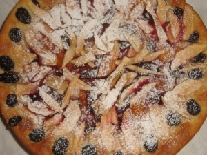 Пирог "Ассорти" на дрожжевом тесте 