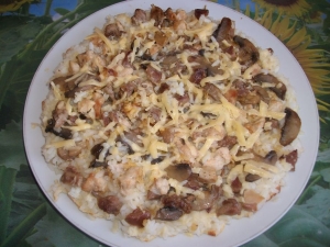 Пирог на кефире с курицей, грибами и сыром в духовке 