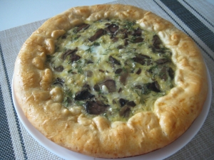 Пирог с грибами и яйцом из дрожжевого теста 