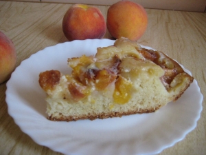 Пирог с персиками «Персиковое наслаждение» со сметанной заливкой 