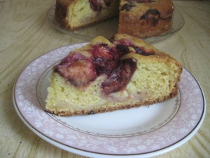 Пирог со сливами на кефире 