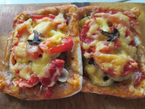 Пицца с фаршем и грибами на песочном тесте 