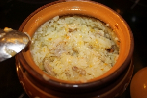 Плов с курицей в горшочках в духовке 