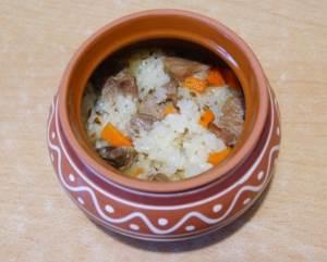 Плов со свининой в горшочке 