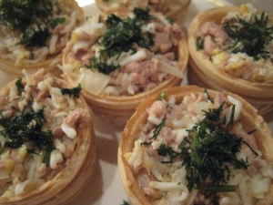 Праздничная закуска из печени трески в тарталетках 