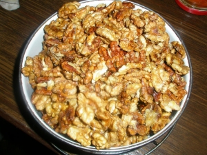 Пряные грецкие орехи в карамели 