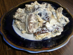 Простой салат из баклажанов с яйцом 