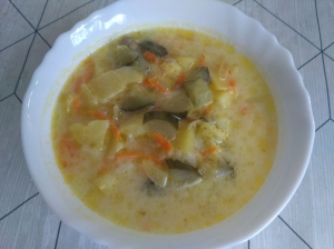 Рассольник с плавленым сыром и солеными огурцами 