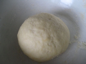 Бездрожжевое тесто для пиццы на воде с яйцами и оливковым маслом тонкое 