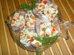 Рулет из селедки с яйцом и с желатином 