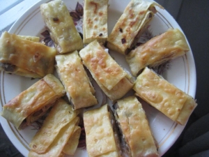 Рулеты из лаваша с курицей и грибами для закуски 