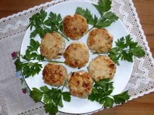 Рубленые рыбные котлеты из пикши на сковороде 